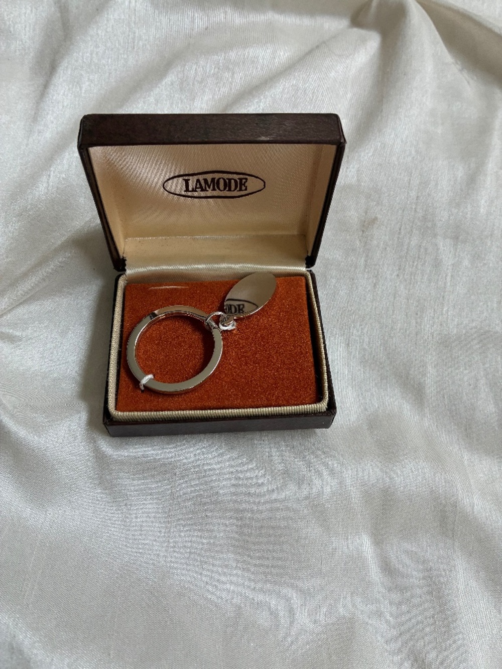 New in box Lamode Silver Keyring with Engravable Tag